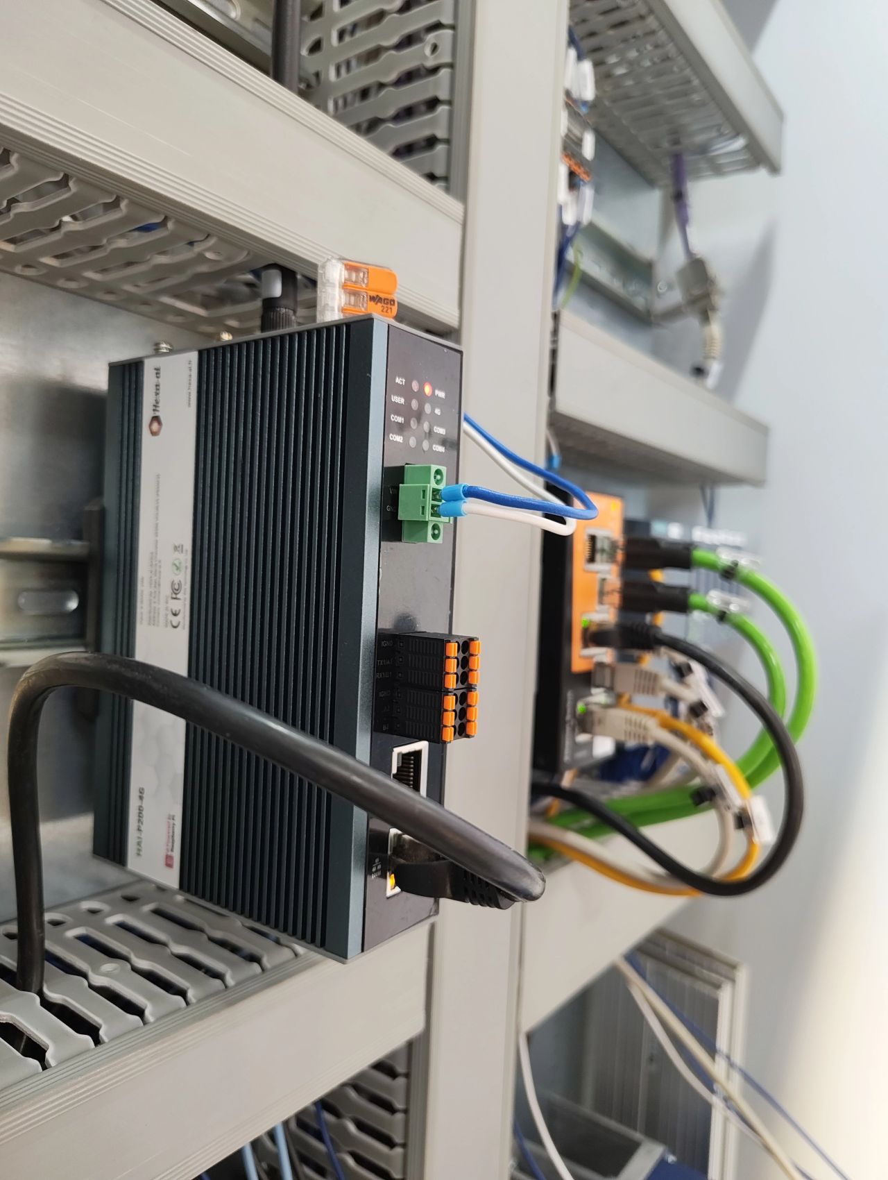 Installation réelle du HAI-P200 en armoire électrique sur Rail-DIN